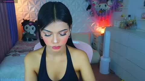 YANG AUDREY LONE online show from October 2025 10:29:02 PM