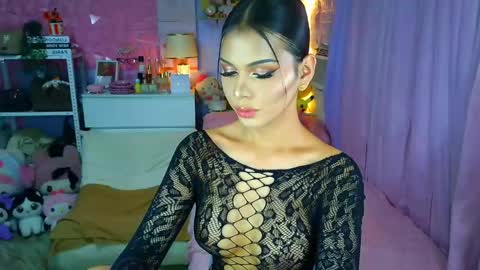YANG AUDREY LONE online show from April 2026 02:57:01 AM