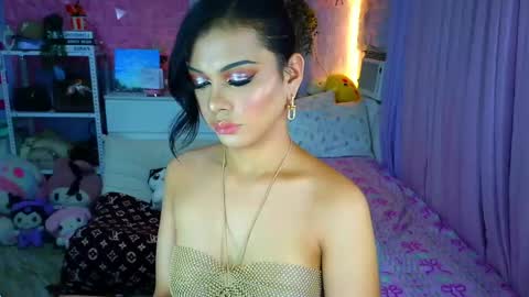 YANG AUDREY LONE online show from May 2026 02:08:01 AM