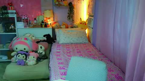 YANG AUDREY LONE online show from July 2026 12:39:01 AM