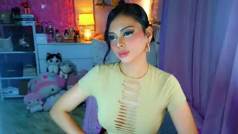 YANG AUDREY LONE online show from July 2026 12:02:01 AM