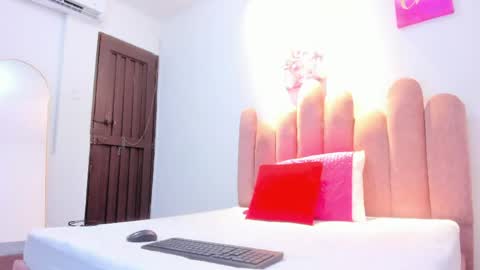 yara10_ online show from May 2026 12:33:01 PM