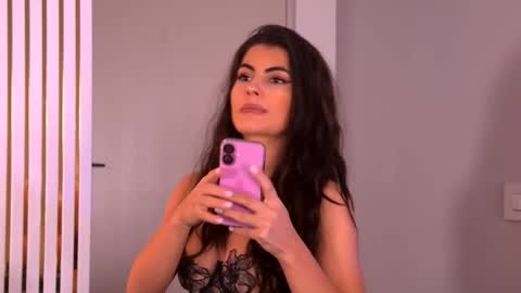 Snapshot of yasminaluna chatting on December 2025 04:06:01 AM Yasmina online show from December 2025 04:06:01 AM