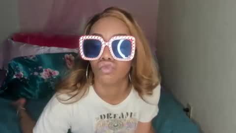 Snapshot of yasminayazzie chatting on January 2025 07:30:01 AM Yasmina online show from January 2025 07:30:01 AM