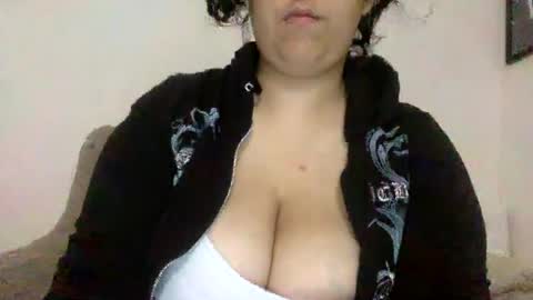 yasminebbyxx online show from July 2026 01:29:01 AM