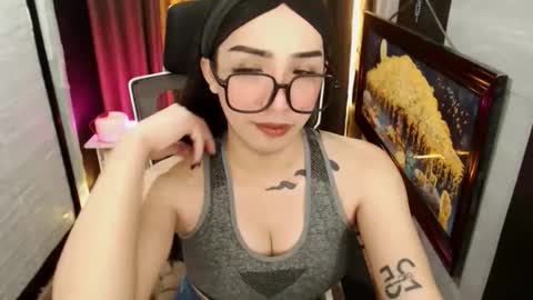 Snapshot of yassiered chatting on December 2025 01:14:01 AM yassiered online show from December 2025 01:14:01 AM