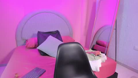 yeika_foxy online show from June 2026 11:36:02 AM