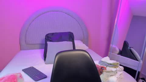 yeika_foxy online show from June 2026 11:47:02 AM