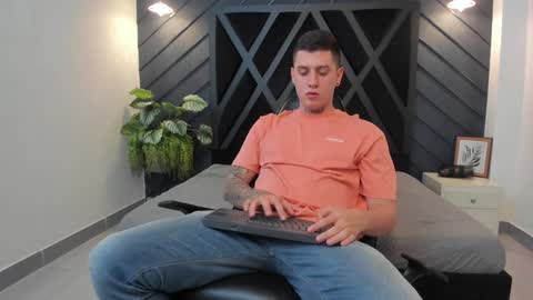 Snapshot of yeiko_romero_ chatting on December 2024 11:25:01 PM YEIKO ROMERO online show from December 2024 11:25:01 PM