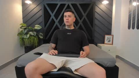 Snapshot of yeiko_romero_ chatting on December 2024 11:17:02 PM YEIKO ROMERO online show from December 2024 11:17:02 PM