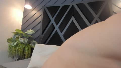 Snapshot of yeiko_romero_ chatting on December 2024 02:32:02 AM YEIKO ROMERO online show from December 2024 02:32:02 AM