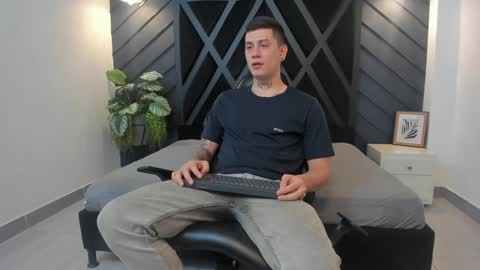 Snapshot of yeiko_romero_ chatting on January 2025 11:14:01 PM YEIKO ROMERO online show from January 2025 11:14:01 PM