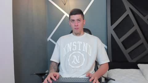 Snapshot of yeiko_romero_ chatting on January 2025 05:20:01 PM YEIKO ROMERO online show from January 2025 05:20:01 PM