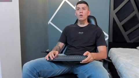 Snapshot of yeiko_romero_ chatting on January 2025 05:19:01 PM YEIKO ROMERO online show from January 2025 05:19:01 PM