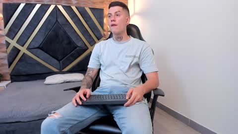 Snapshot of yeiko_romero_ chatting on February 2025 05:29:01 PM YEIKO ROMERO online show from February 2025 05:29:01 PM