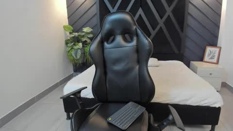 Snapshot of yeiko_romero_ chatting on February 2025 11:41:01 PM YEIKO ROMERO online show from February 2025 11:41:01 PM