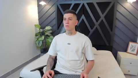 Snapshot of yeiko_romero_ chatting on February 2025 05:28:01 PM YEIKO ROMERO online show from February 2025 05:28:01 PM