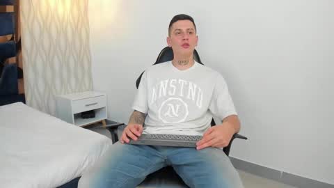 Snapshot of yeiko_romero_ chatting on February 2025 05:42:01 PM YEIKO ROMERO online show from February 2025 05:42:01 PM