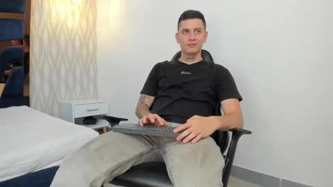 Snapshot of yeiko_romero_ chatting on February 2025 06:00:01 PM YEIKO ROMERO online show from February 2025 06:00:01 PM