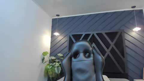 Snapshot of yeiko_romero_ chatting on February 2025 05:36:02 PM YEIKO ROMERO online show from February 2025 05:36:02 PM