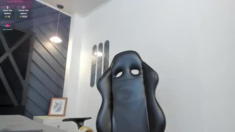 Snapshot of yeiko_romero_ chatting on February 2025 09:01:02 PM YEIKO ROMERO online show from February 2025 09:01:02 PM