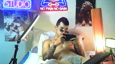 Snapshot of yeisoncastellanos1999 chatting on October 2025 01:26:01 AM yeisoncastellanos1999 online show from October 2025 01:26:01 AM