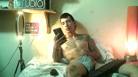 yeisoncastellanos1999 online show from May 2026 06:17:01 PM