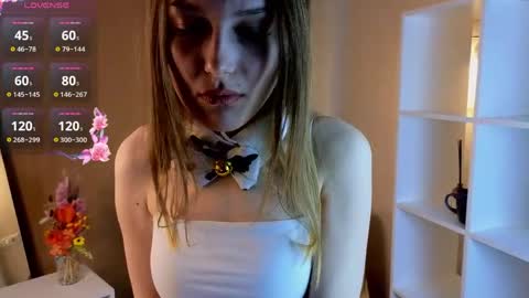 Snapshot of yelenaolaya chatting on April 2026 01:17:01 AM Kate online show from April 2026 01:17:01 AM