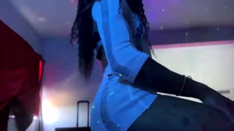 Ella Ts online show from October 2025 02:59:02 PM