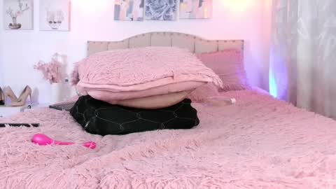 yellow_lily online show from March 2025 11:37:01 PM