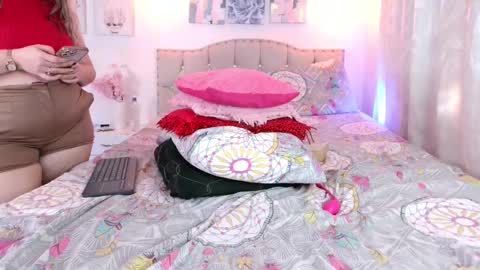 yellow_lily online show from March 2025 09:00:02 PM