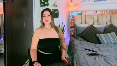 Snapshot of yellow_lily chatting on May 2026 04:45:01 PM yellow_lily online show from May 2026 04:45:01 PM
