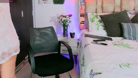 Snapshot of yellow_lily chatting on May 2026 12:45:02 PM yellow_lily online show from May 2026 12:45:02 PM