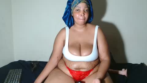 yellowmellow01 online show from February 2026 06:09:01 PM