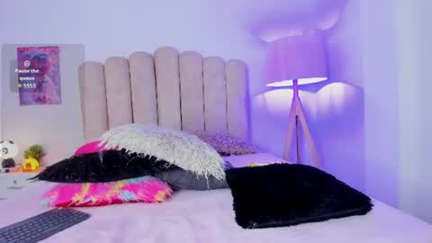 yensy_hott online show from July 2026 07:05:01 PM