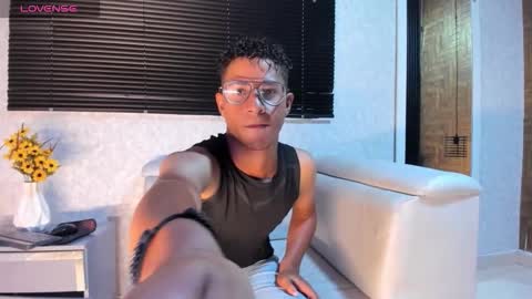 M O R E N O online show from October 2025 08:22:01 PM