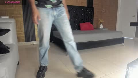 M O R E N O online show from October 2025 08:20:01 PM