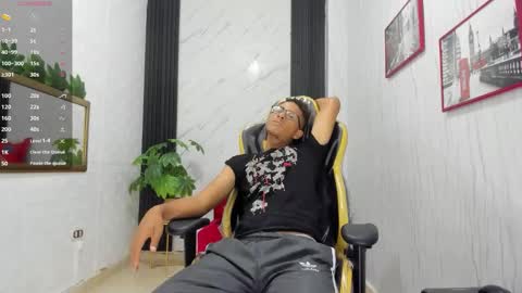 M O R E N O online show from November 2025 08:43:02 PM