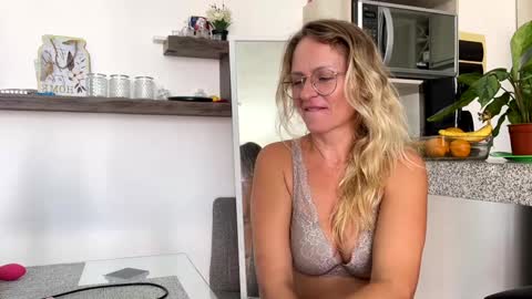 Zlata online show from February 2025 08:34:01 PM