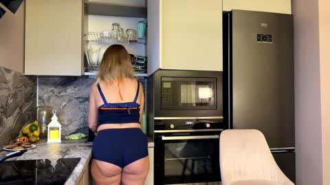 Zlata online show from November 2025 03:12:02 PM