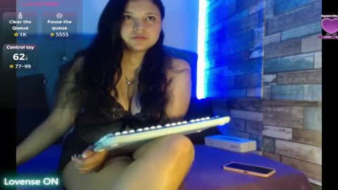 yesamin_stone18 online show from May 2026 12:01:01 PM