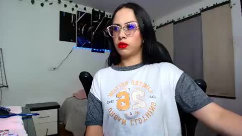 Snapshot of yesie_hot2 chatting on June 2026 02:25:05 AM yesie_hot2 online show from June 2026 02:25:05 AM