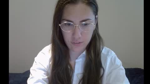 Kira online show from September 2025 01:44:02 PM