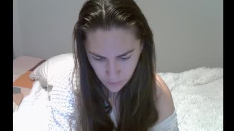 Kira online show from November 2025 05:05:02 PM