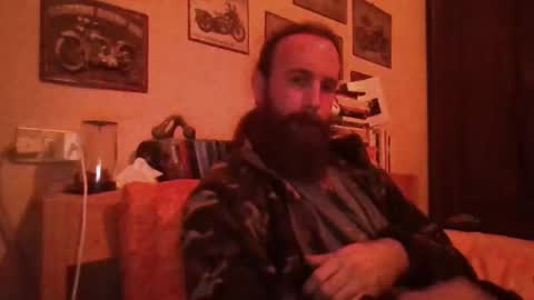 yeti_92 online show from November 2025 05:59:01 PM