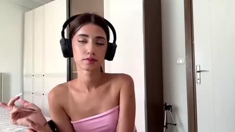 Julia 3 online show from July 2026 01:59:02 PM