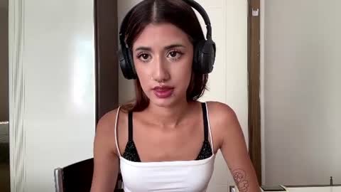 Julia 3 online show from July 2026 01:35:02 PM
