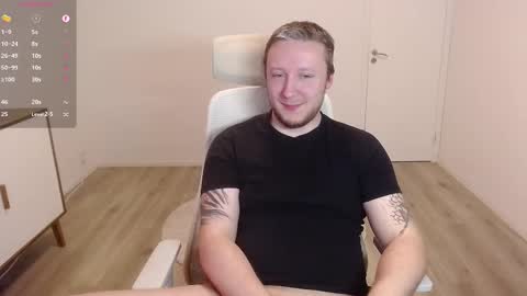 Snapshot of yhdxhy chatting on February 2025 06:20:01 PM James online show from February 2025 06:20:01 PM