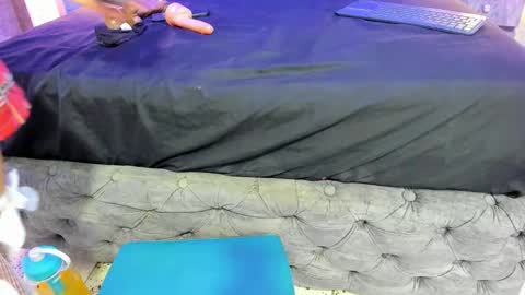 yiyisandoval online show from November 2025 07:23:01 PM