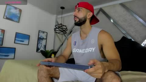 Yiyo online show from December 2024 10:36:02 PM